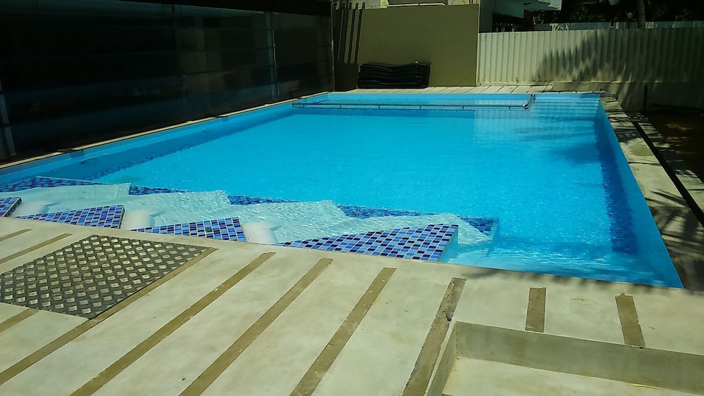 Beacon Beach Hotel 27/56