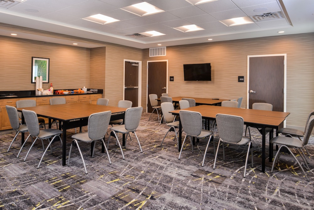 HAMPTON INN BY HILTON OMAHA AIRPORT, IA 24/27