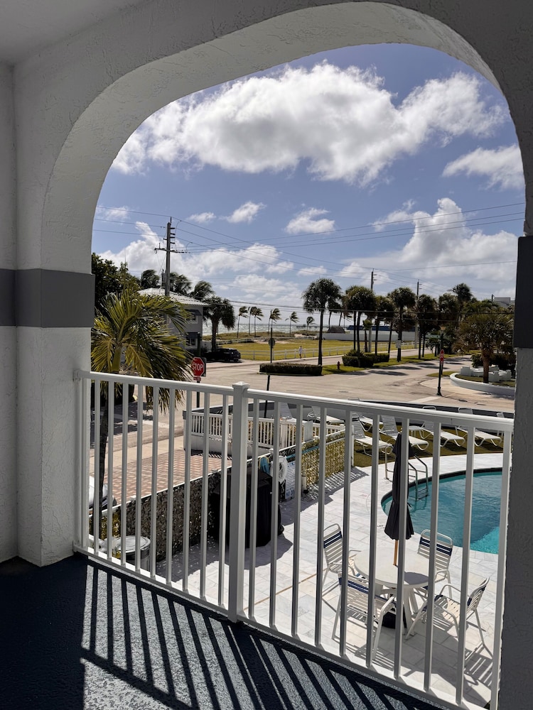 Coral Key Inn 38/71