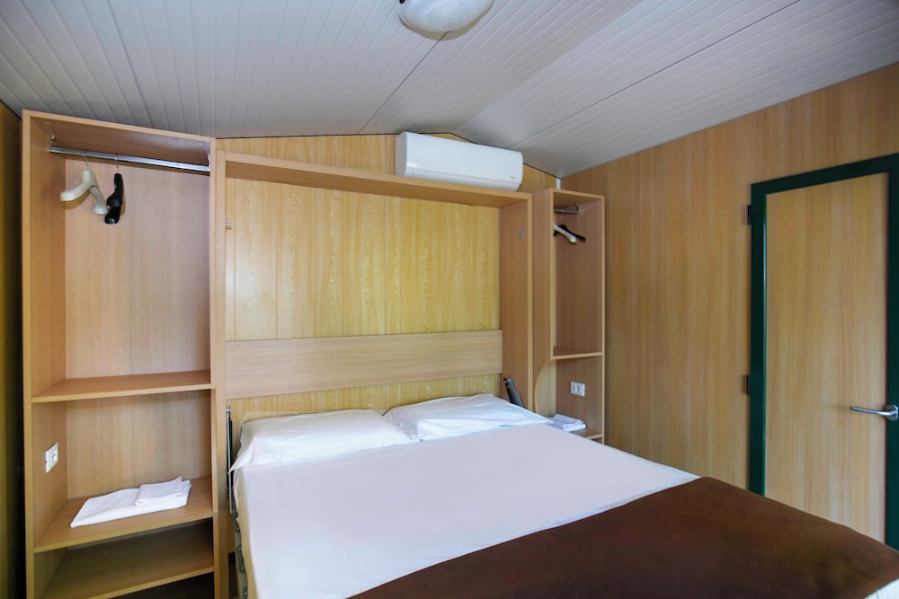 Mini, Comfort, Home, Queen Bed