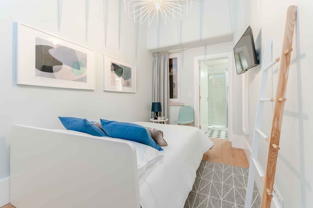 NLC Rooms and Suites 33/34