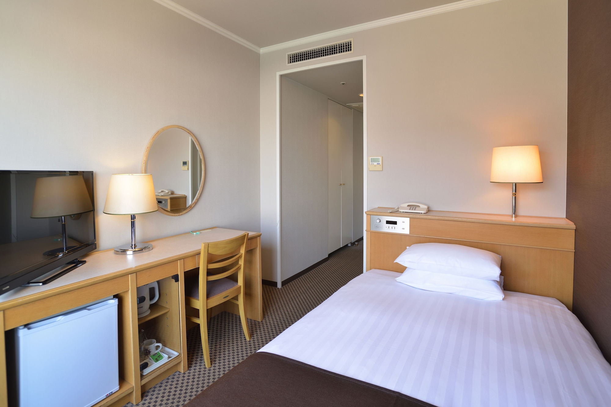 ROOM, SINGLE, CITY VIEW