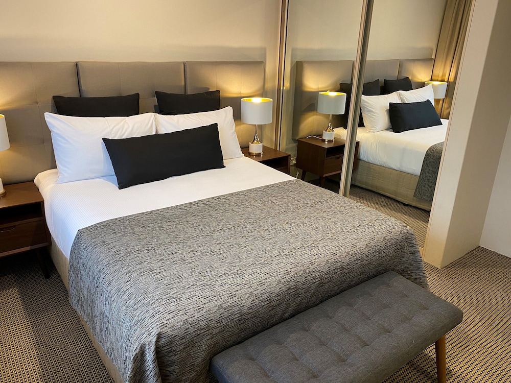 Belmore All-Suite Hotel 16/54