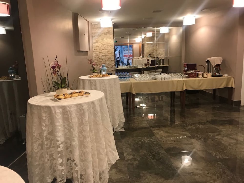 Yucel Hotel 5/50