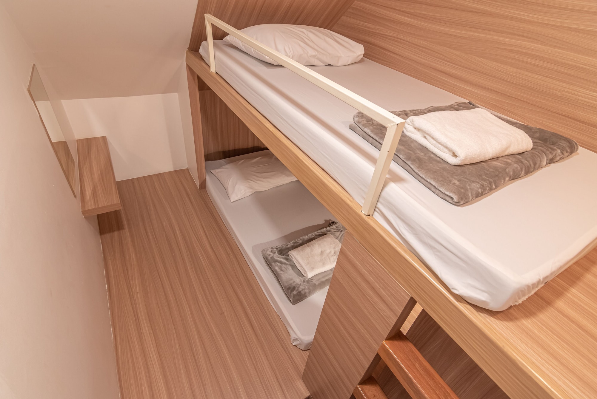 Private, Mixed Dorm, 2 Bunk Beds