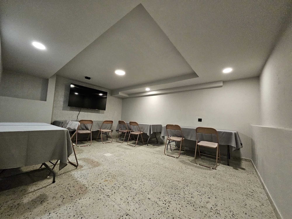 Hotel Amfiteatar 49/63