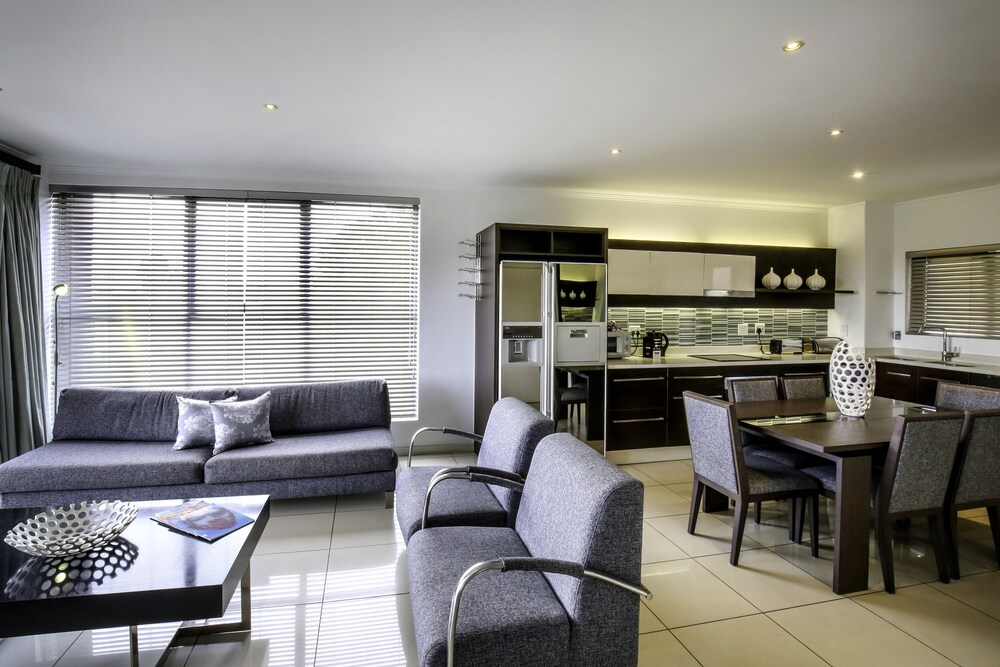 The Nicol Hotel And Apartments 37/53