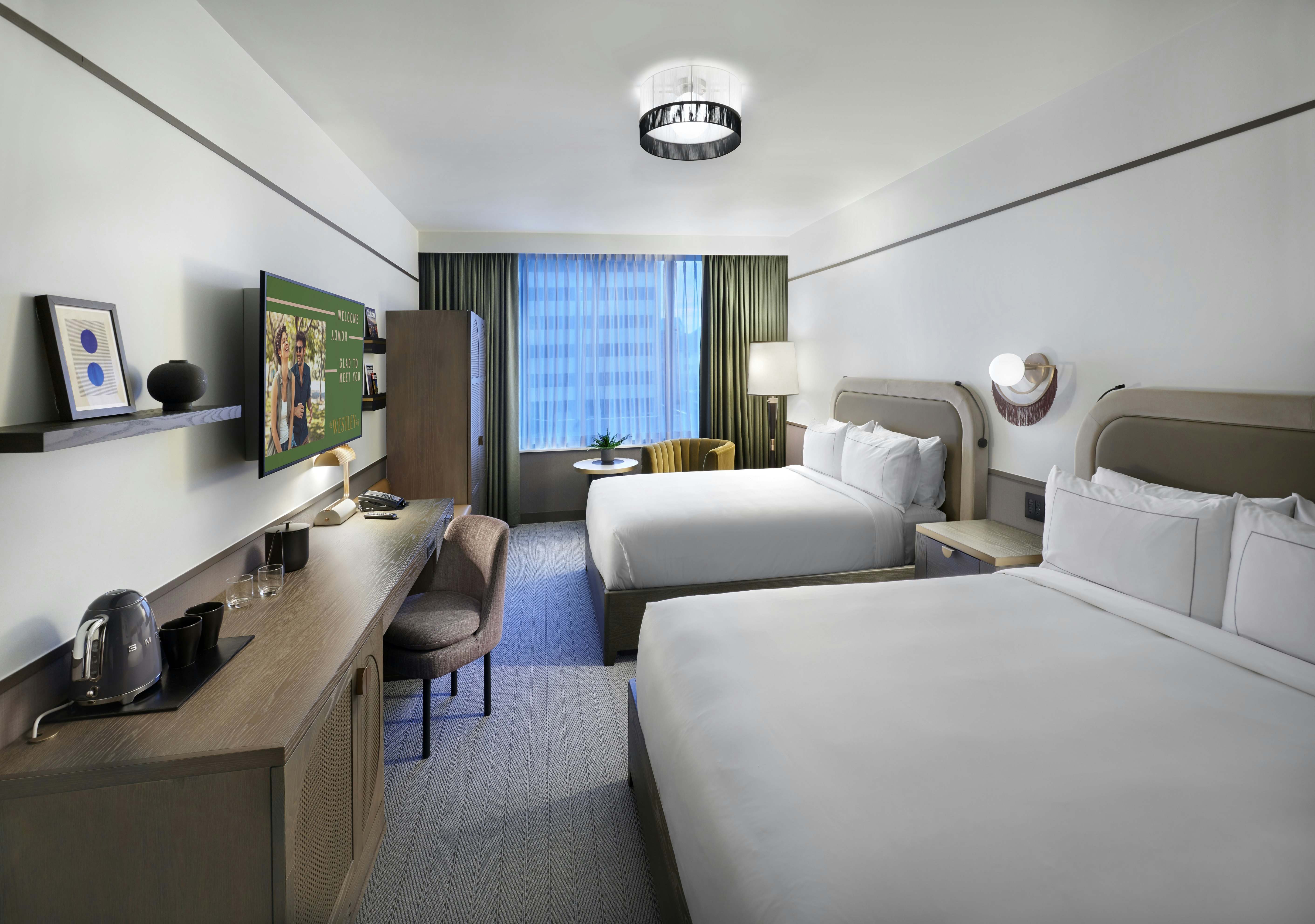 غرفة بسريرين كوين، The Westley Calgary Downtown, Tapestry Collection by Hilton 2/4