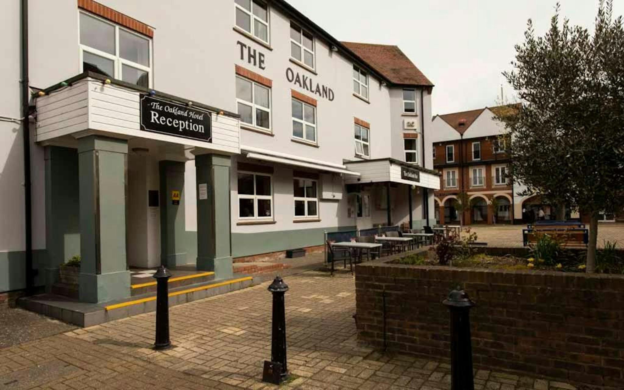 Oaklands Hotel 36/40