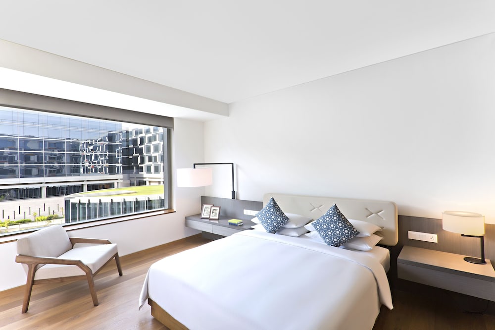 Andaz Delhi, by Hyatt 27/82