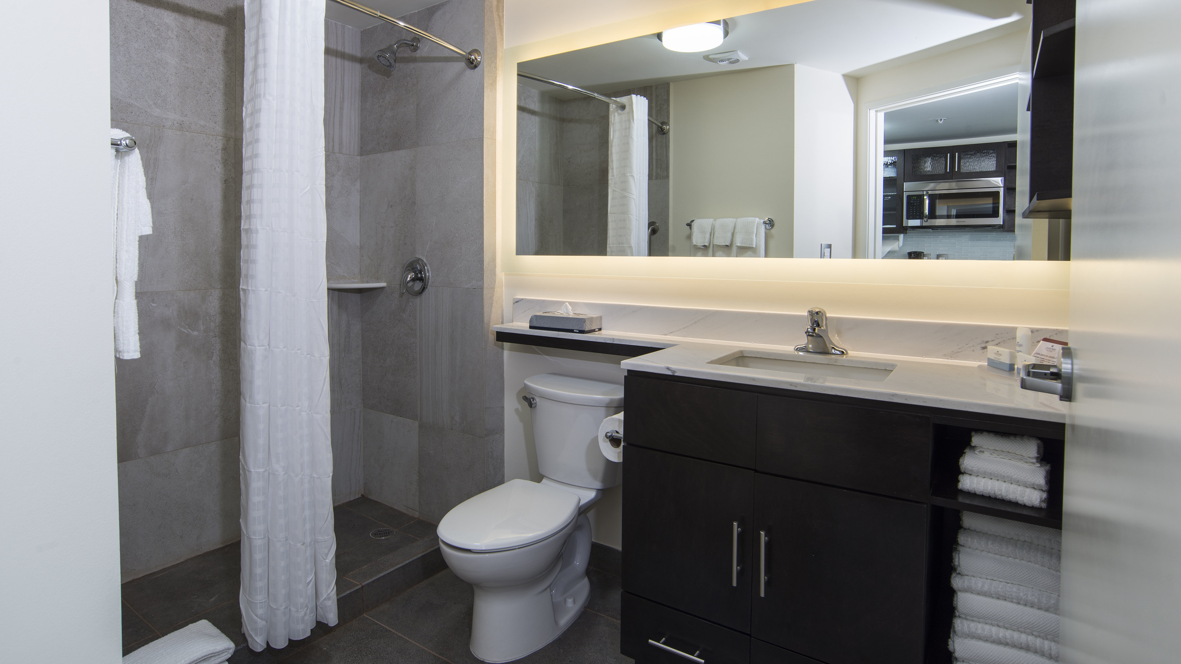 CANDLEWOOD SUITES CELAYA 75/75