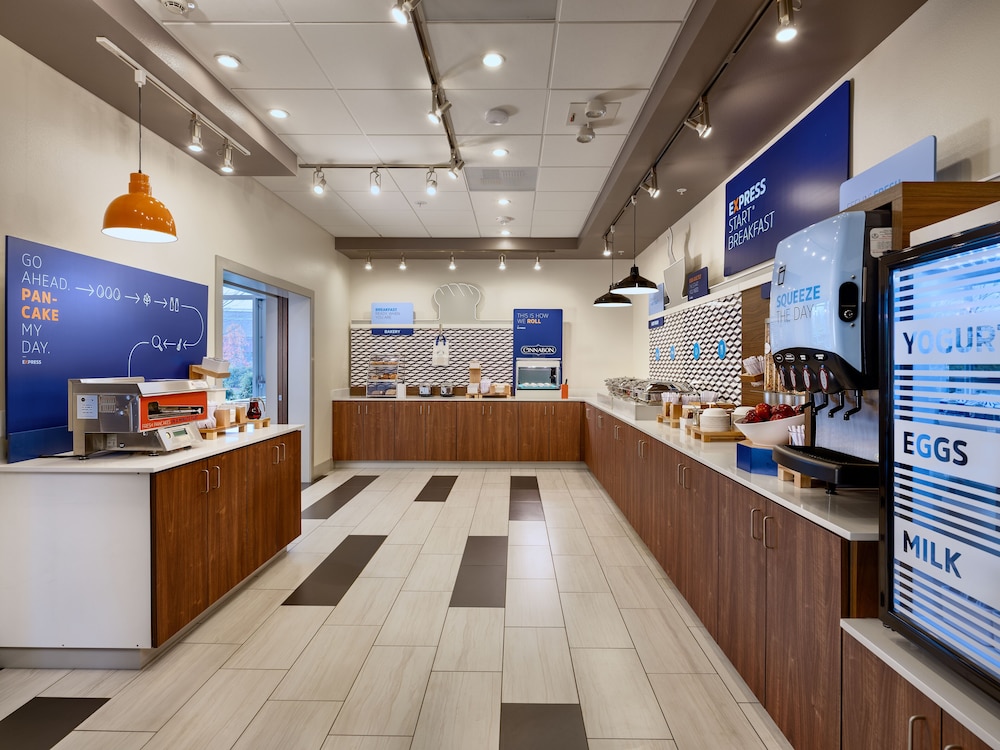 Holiday Inn Express and Suites Salem North - Keizer 12/71