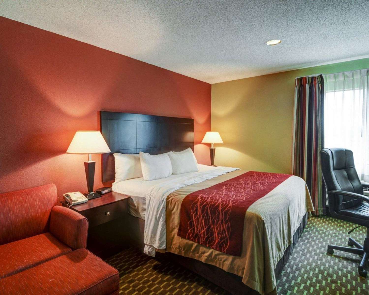 Quality Inn & Suites Pine Bluff, AR 16/23