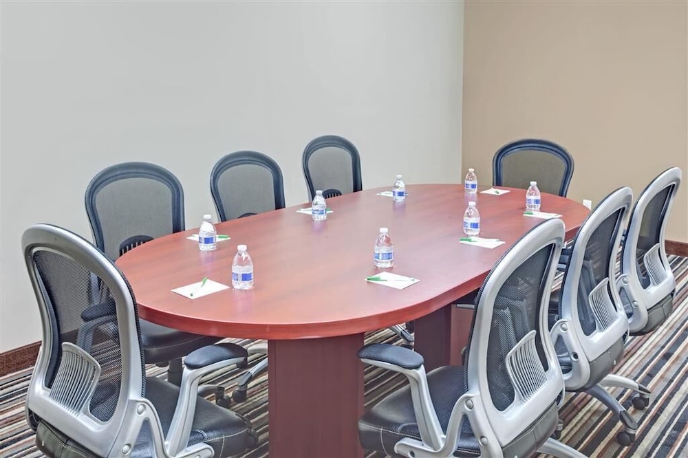 Wyndham Garden Charlotte Executive Park 17/23