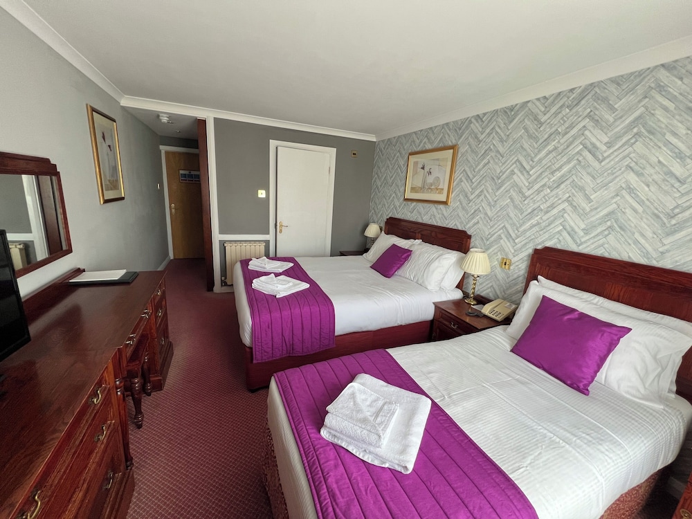 Classic, Triple, 1 Double and 1 Single Bed