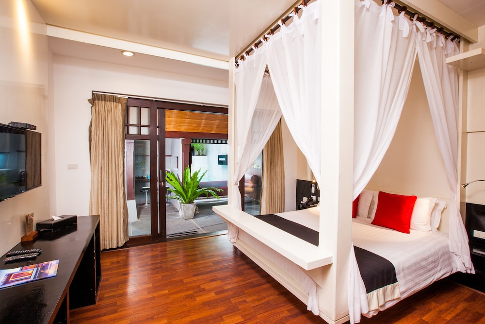 Pao Jin Poon Beach Front Villa 13/56
