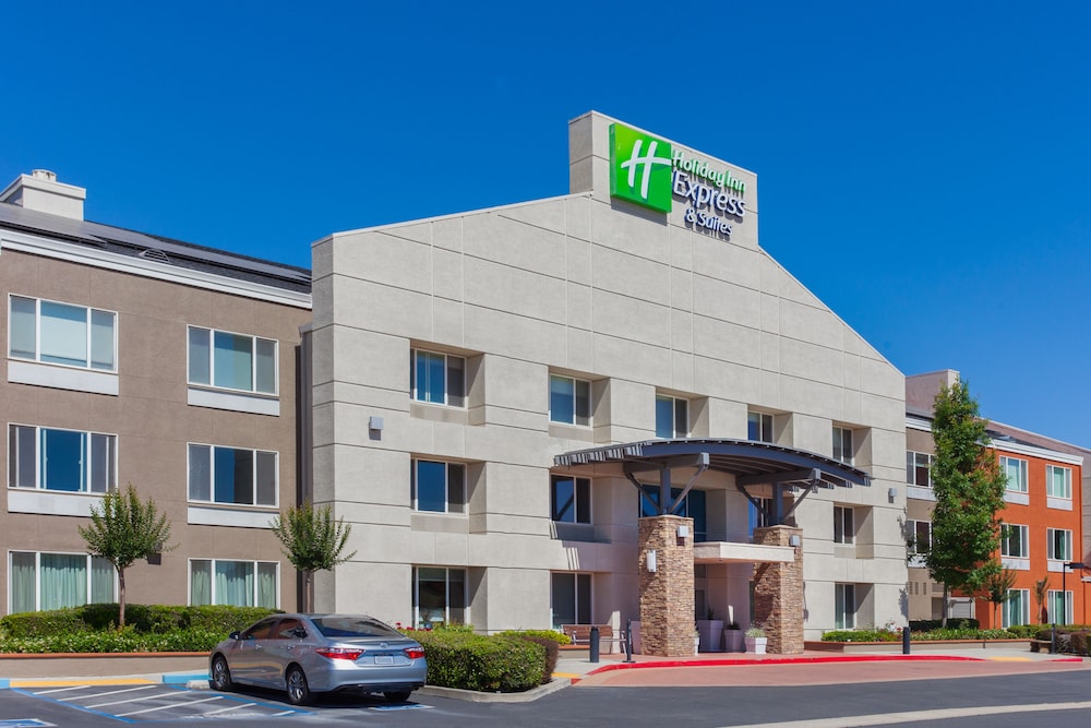 Holiday Inn Express & Suites Elk Grove West I-5 3/51