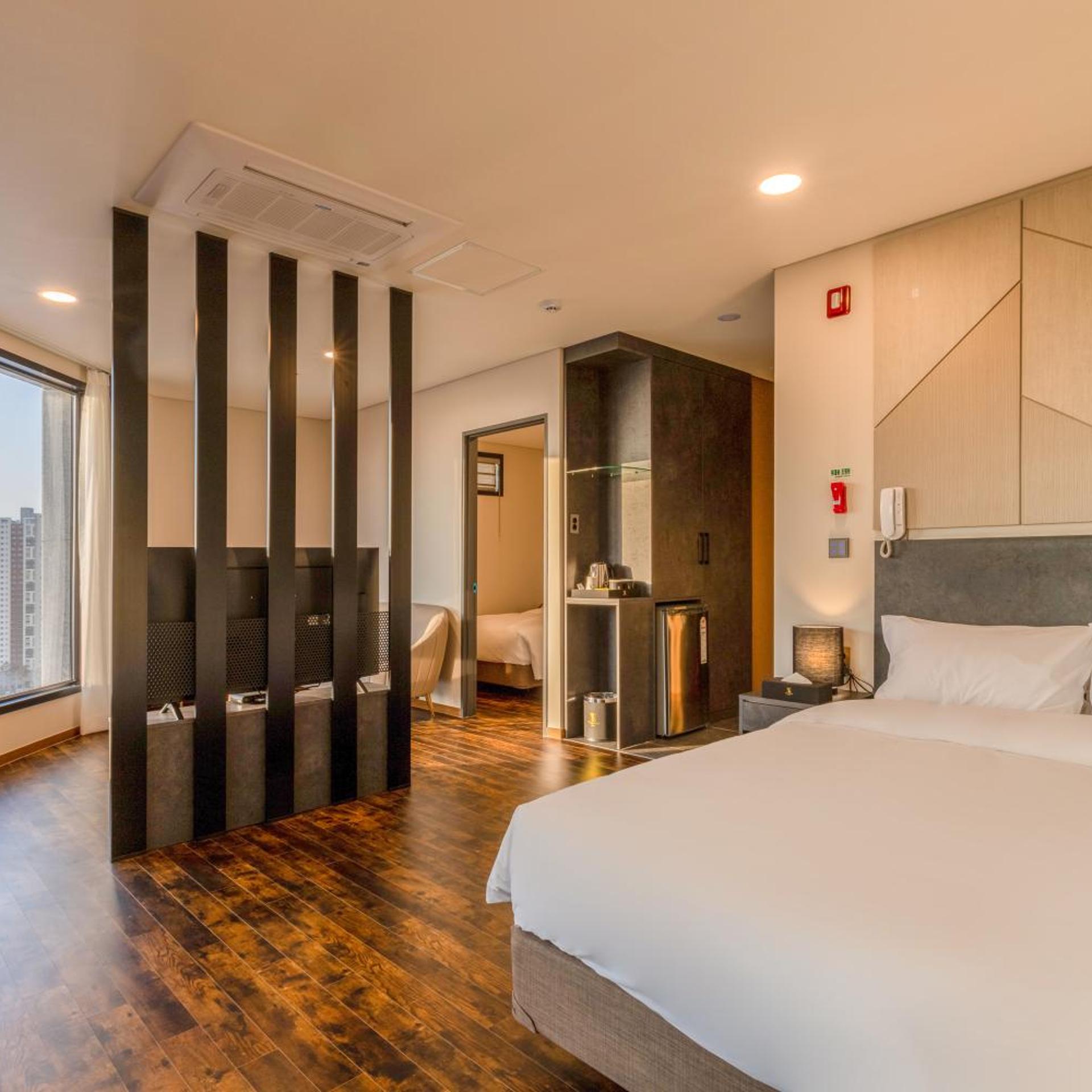 Room at Urbanest Hotel, GOYANG
