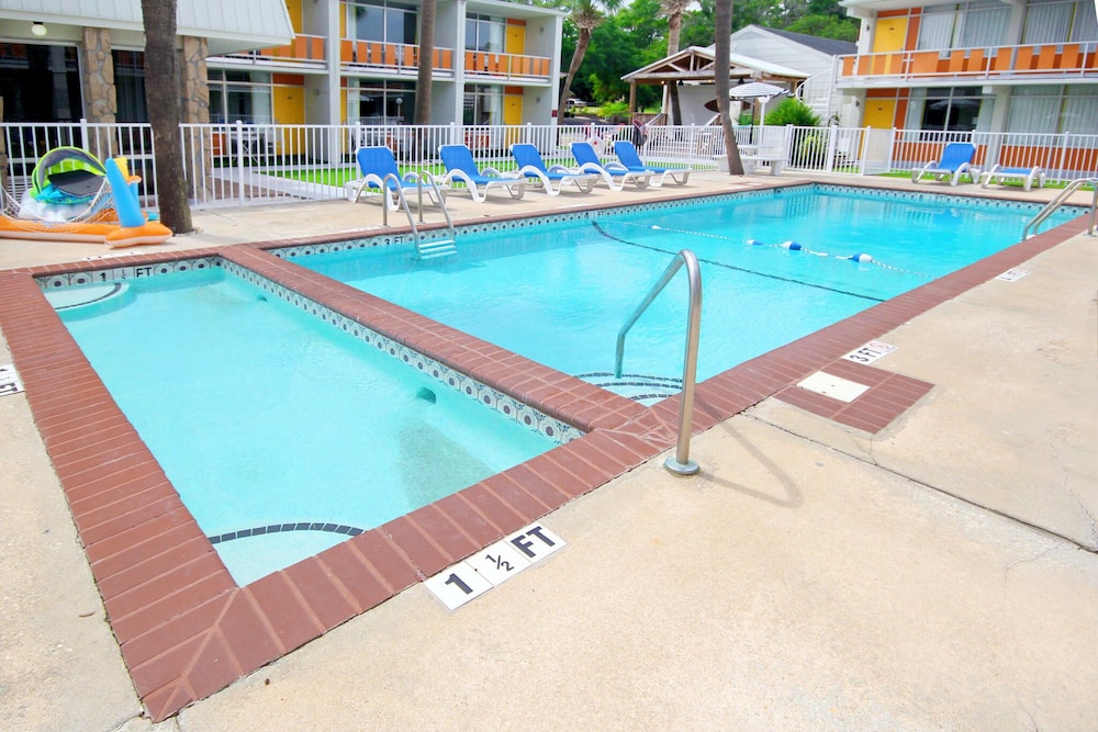 Holiday Shores 22/50