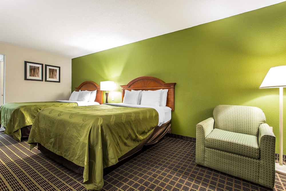 Quality Inn & Suites Orangeburg 14/32