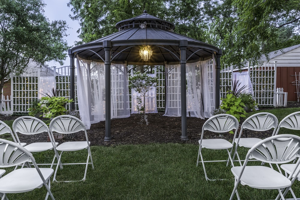 Silver Heart Inn and Cottages 7/70