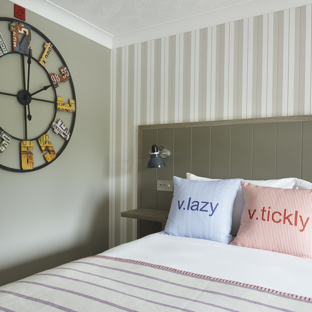 Village Hotel Edinburgh 7/50