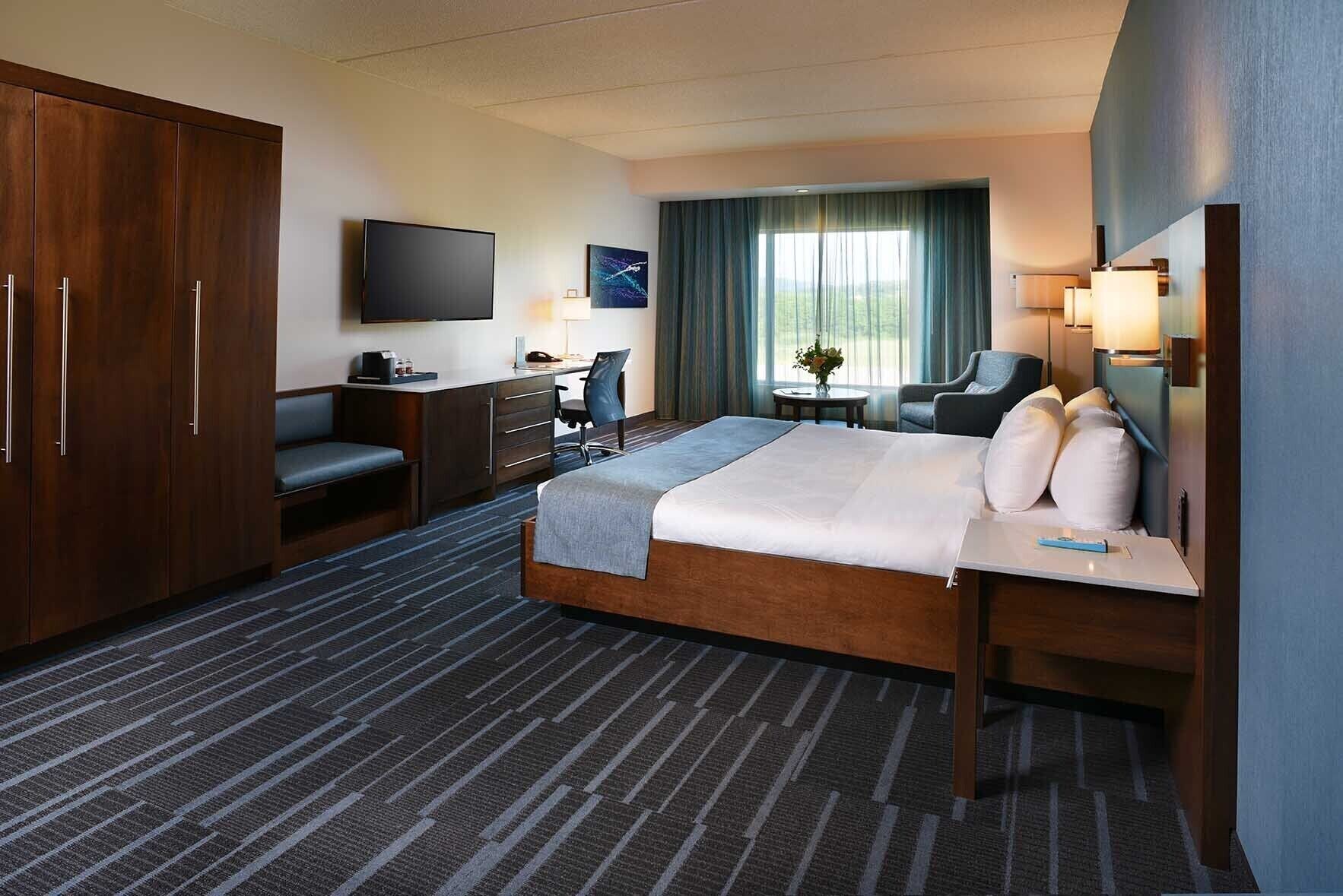 Deluxe, King Bed, Resort View