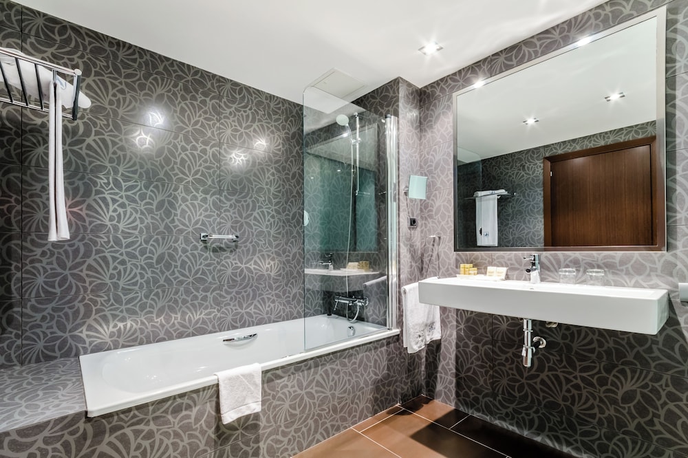 Junior Suite, Single