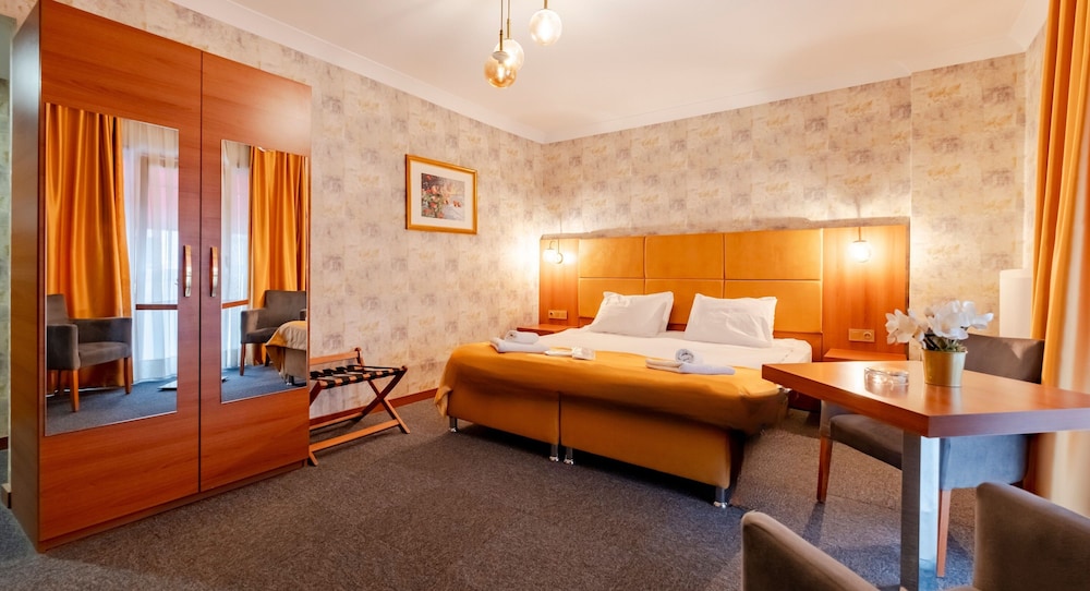 My Palace Hotel 7/35