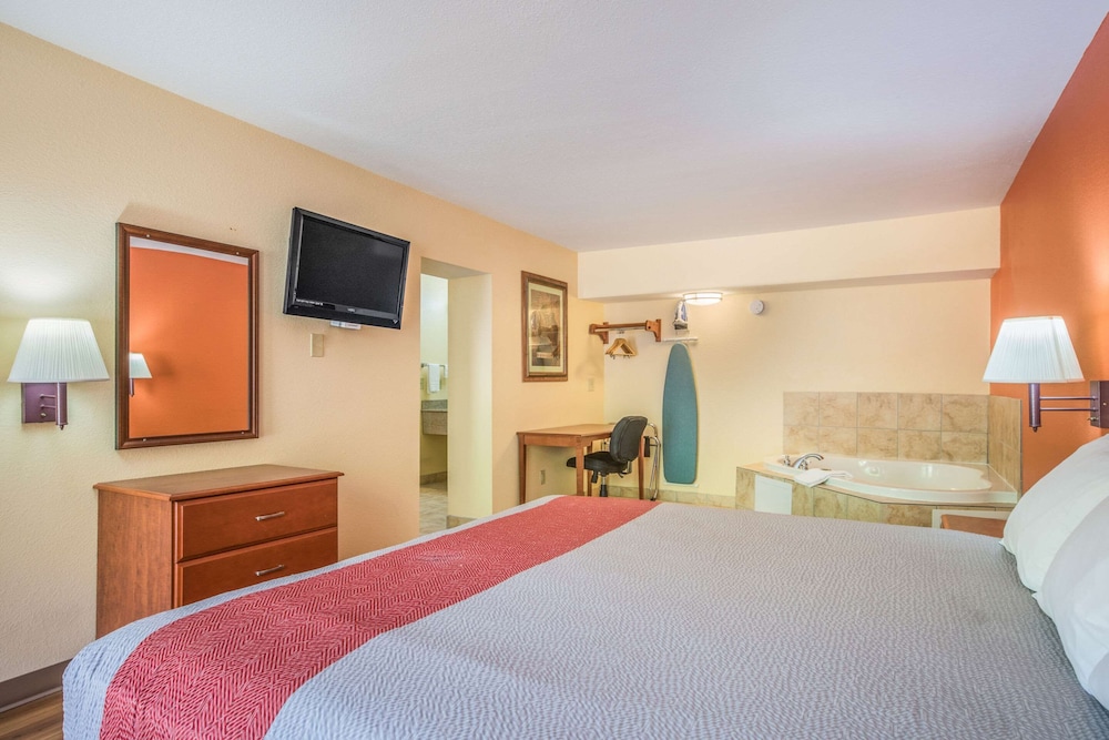 Rodeway Inn and Suites Macon 20/45