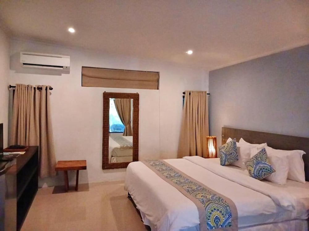 BEACH, CLUB, BUNGALOW, BEACH SIDE