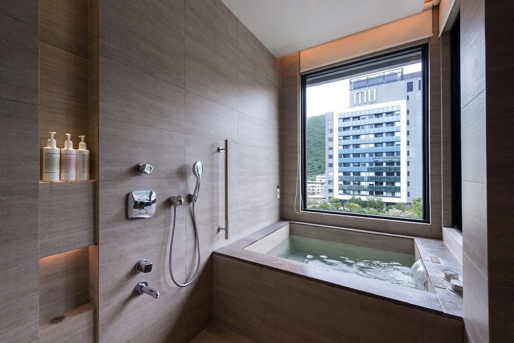 Mu Jiao Xi Hotel 49/50