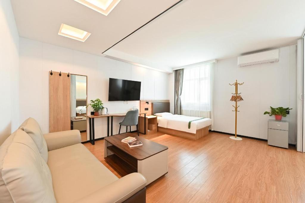GreenTree Inn Beijing Fengtai District East Avenue Express Hotel 47/62