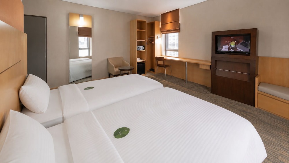 غرفة ديلوكس عائلية بسرير كوين وسرير فردي، Central 7 Hotel 2/8