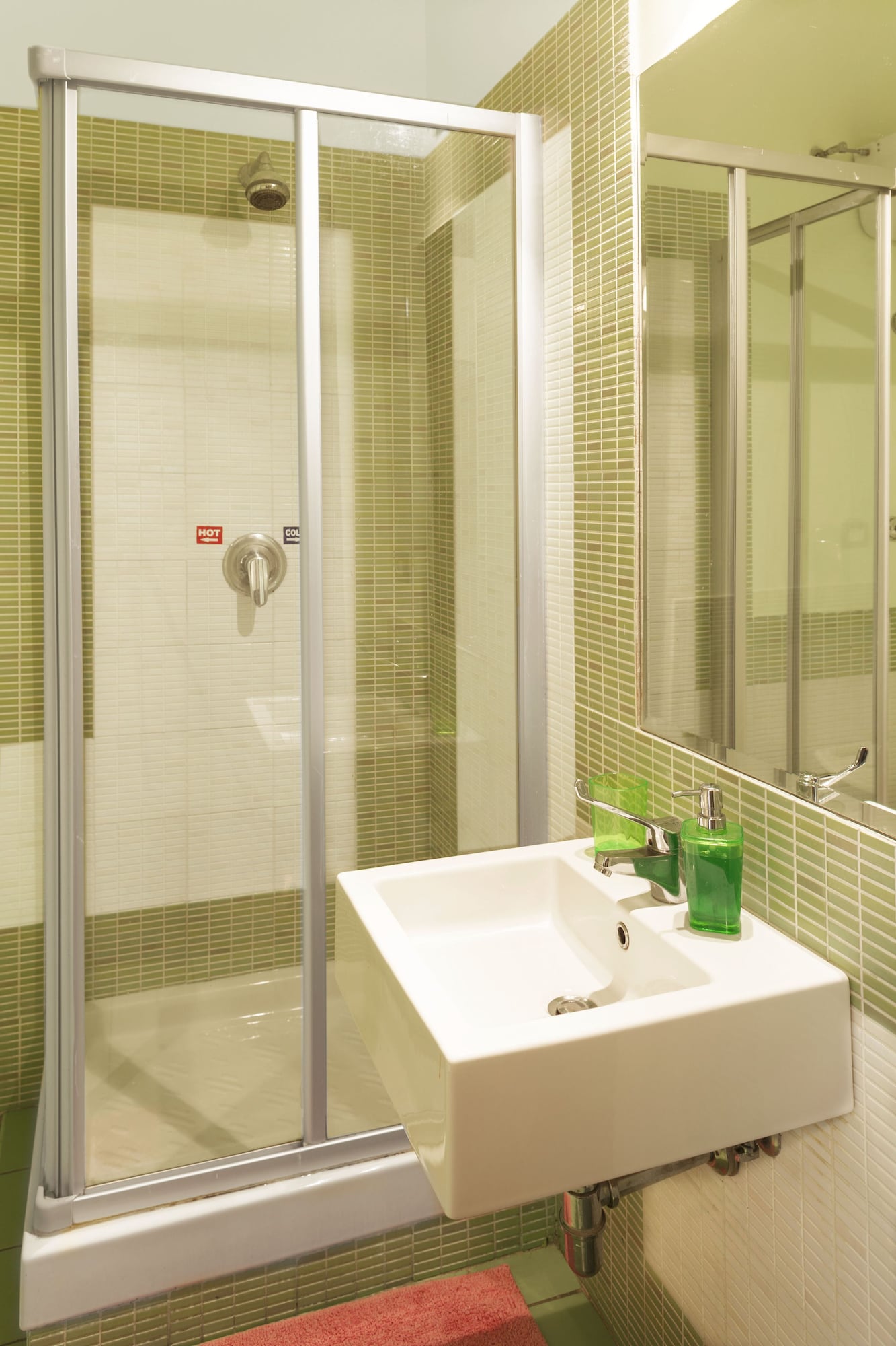 ROOM, QUADRUPLE, PRIVATE BATHROOM
