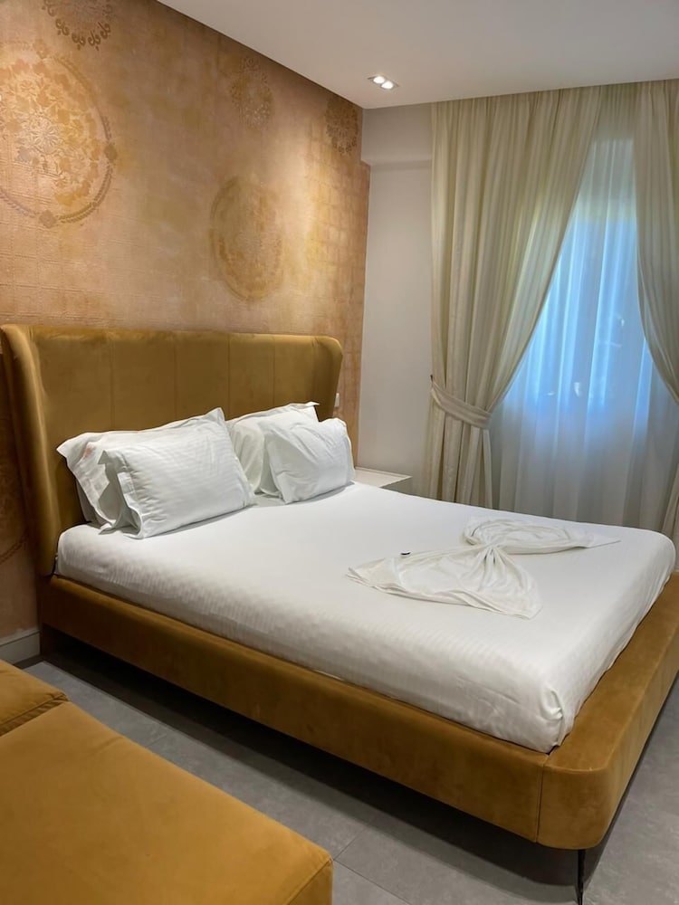 Hh Boutique Hotel 10/50