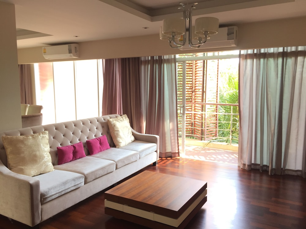 Beachfront Family Penthouse Hua Hin 17/50