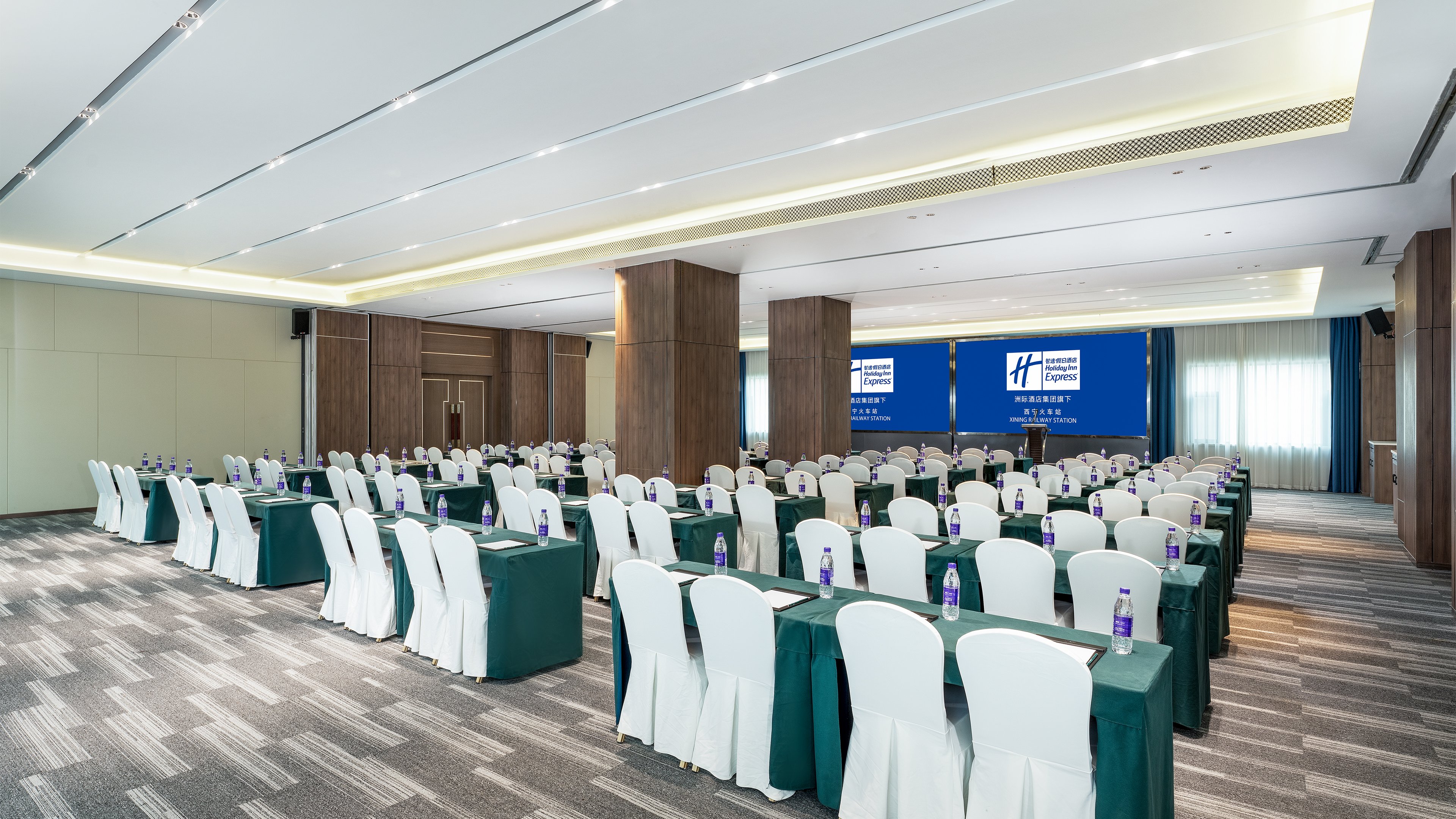 Holiday Inn Express Xining Railway Station 39/49