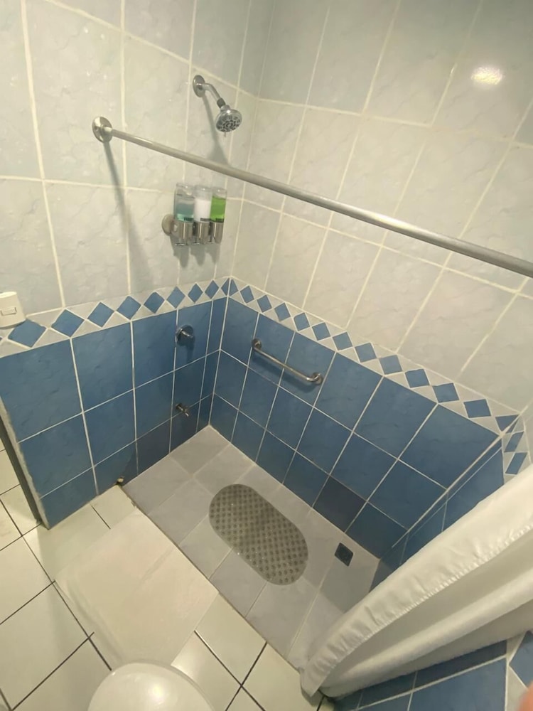 Berlor Airport Inn 23/50