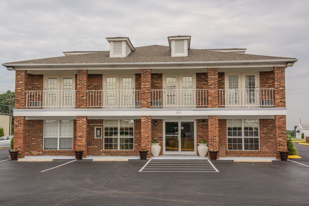 Richland Inn Lawrenceburg 3/46