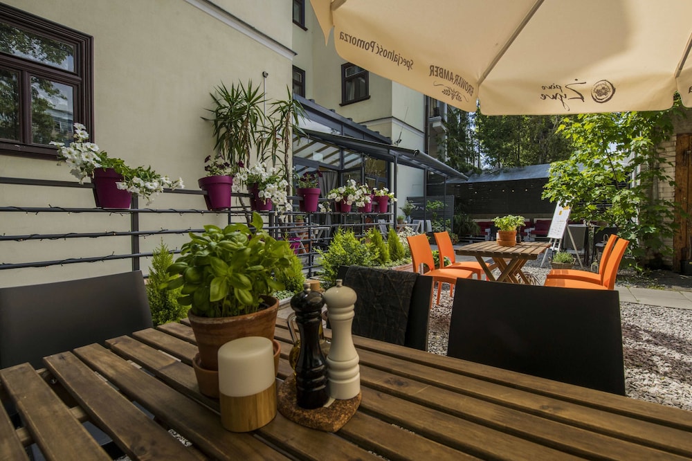 Oki Doki Old Town Hostel 30/50