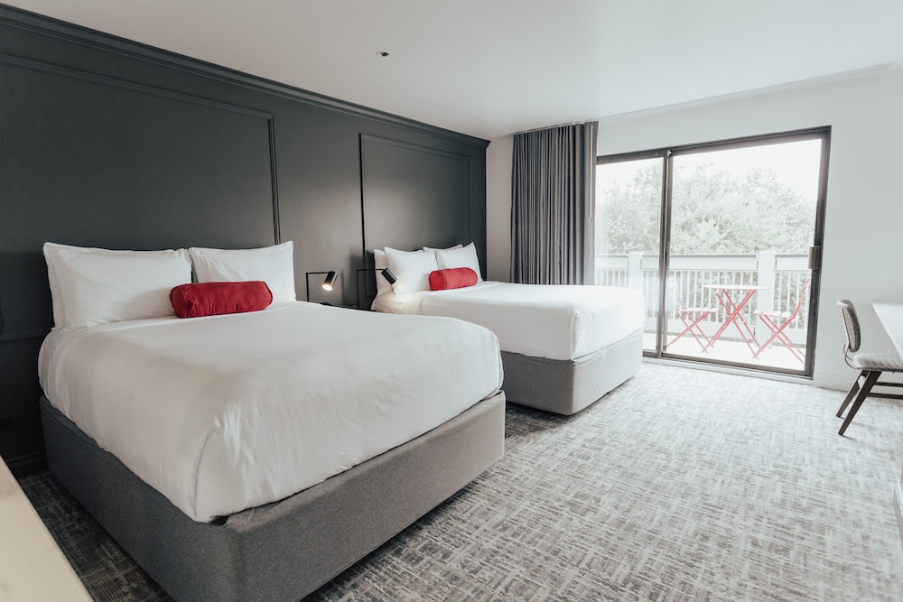 Vinland Hotel and Lounge 21/71