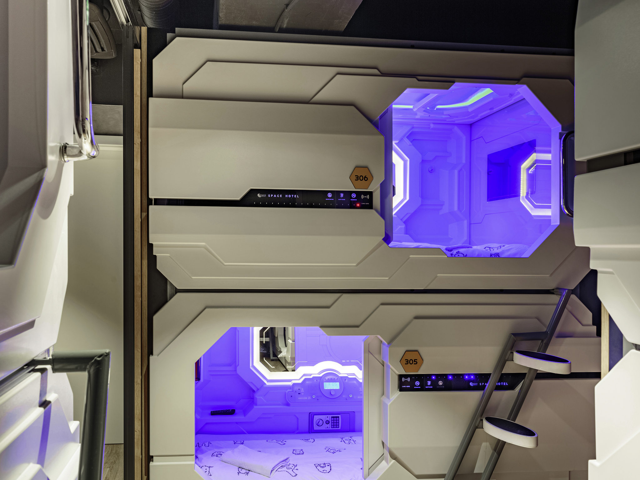 Capsule, Single Bed, Side Access