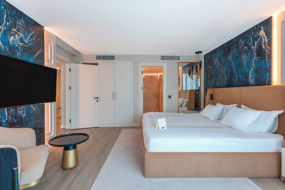 Qlusive Hotel 6/50