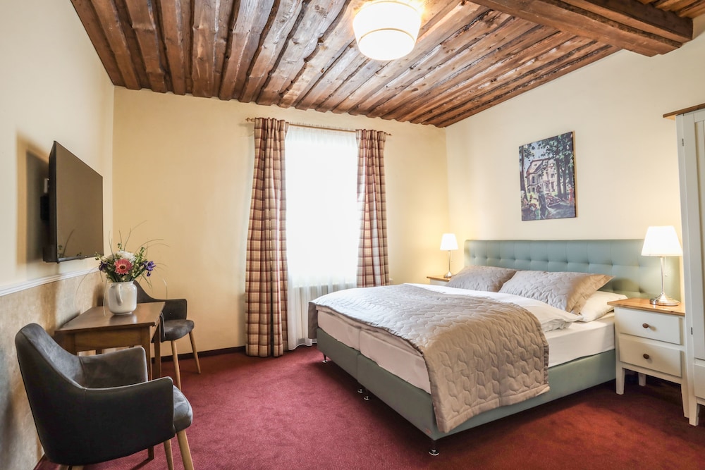 Kavalerie Hotel 11/37