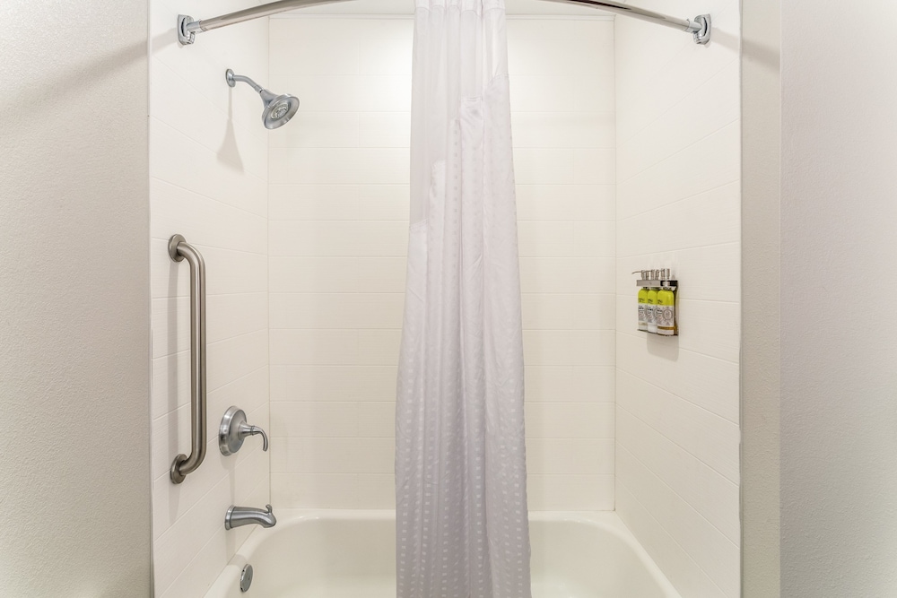 Holiday Inn Express Haskell-Wayne Area 75/75