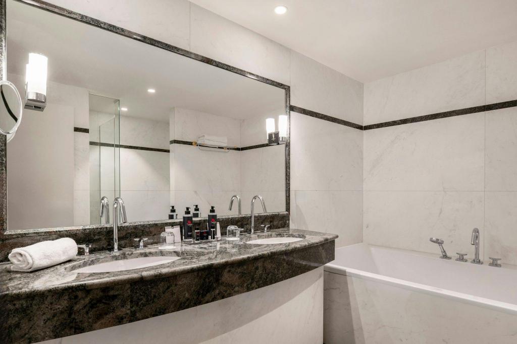 1 Bedroom, Empire, Suite, King Bed, City View, Balcony