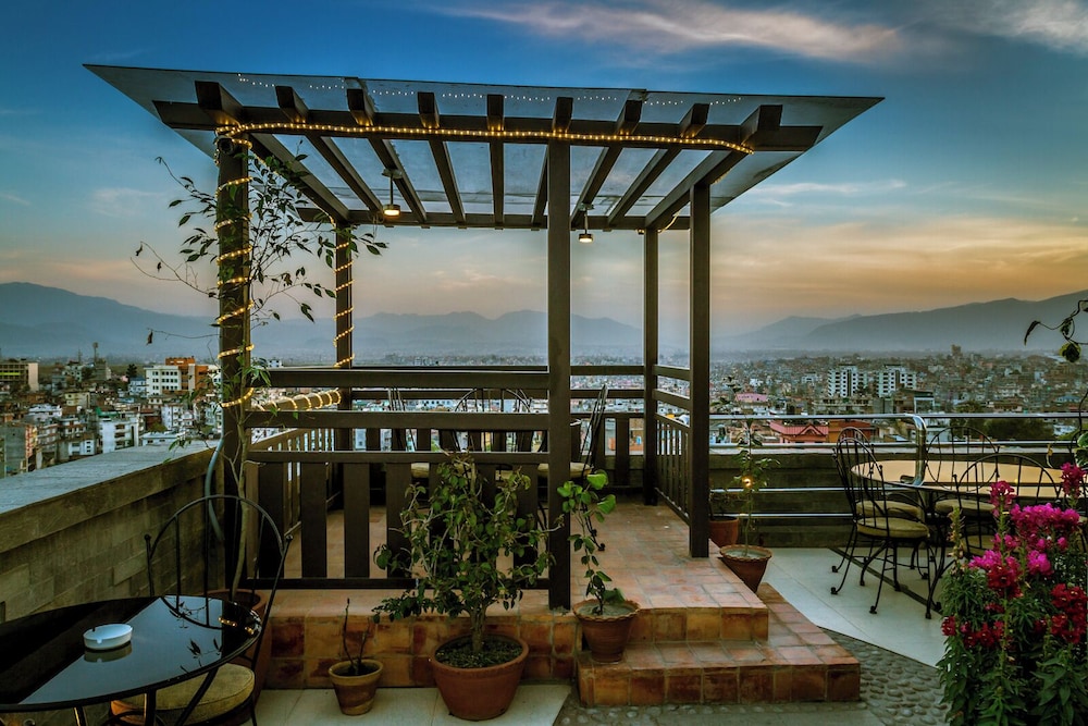 SUMMIT RESIDENCY AIRPORT HOTEL 4/48