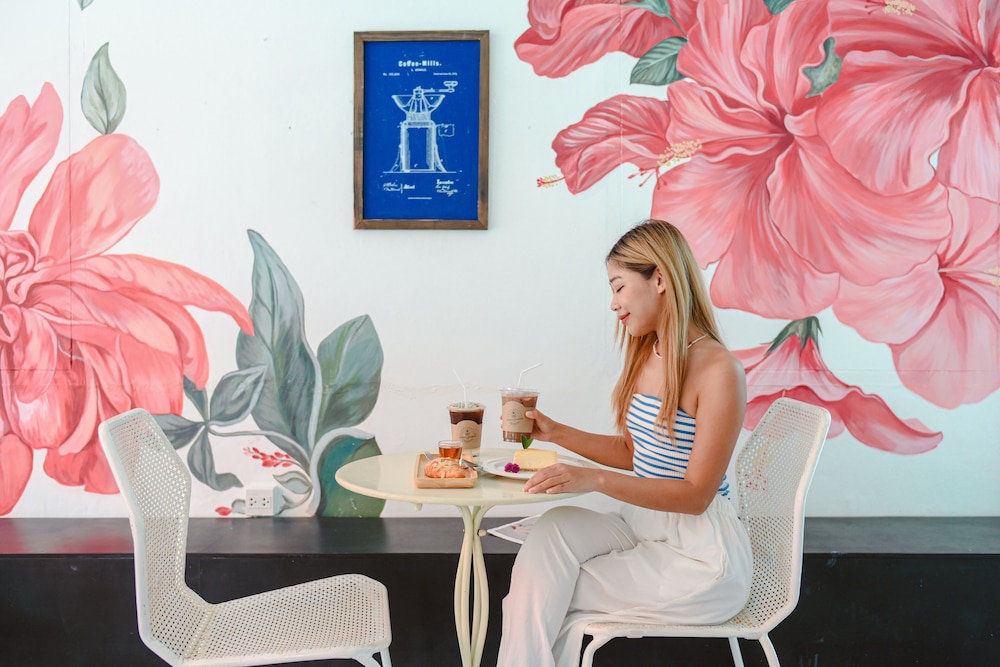 Side Walk Boutique Hotel 40/50