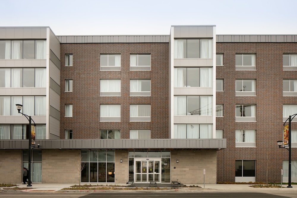 STAYBRIDGE SUITES DES MOINES DOWNTOWN 7/57